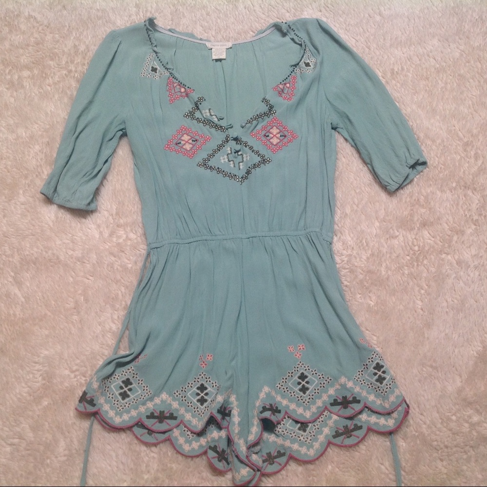 Green Size M Romper Scalloped Hem Covered Buttons